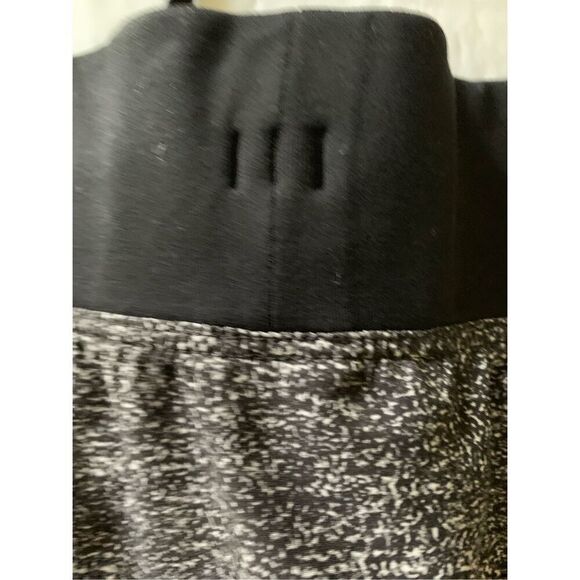 Lululemon T.H.E. Shorts with liner men's - Picture 4 of 4